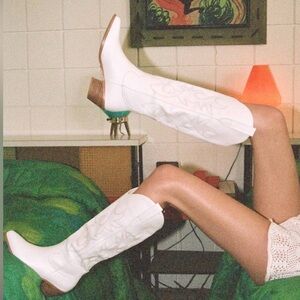 Billion White Cowgirl Knee-High Boots with Wooden Heel Size 9